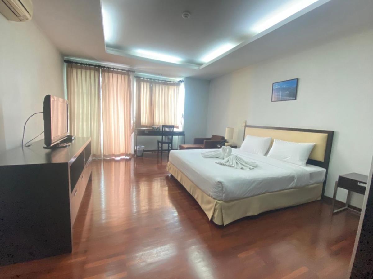 The Park 304 Executive Serviced Apartment Si Maha Phot Bagian luar foto