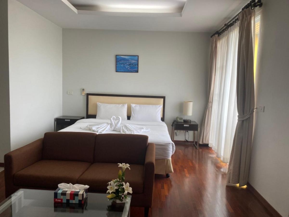 The Park 304 Executive Serviced Apartment Si Maha Phot Bagian luar foto