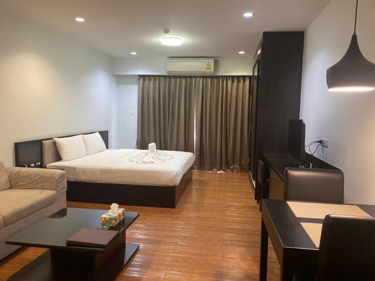 The Park 304 Executive Serviced Apartment Si Maha Phot Bagian luar foto