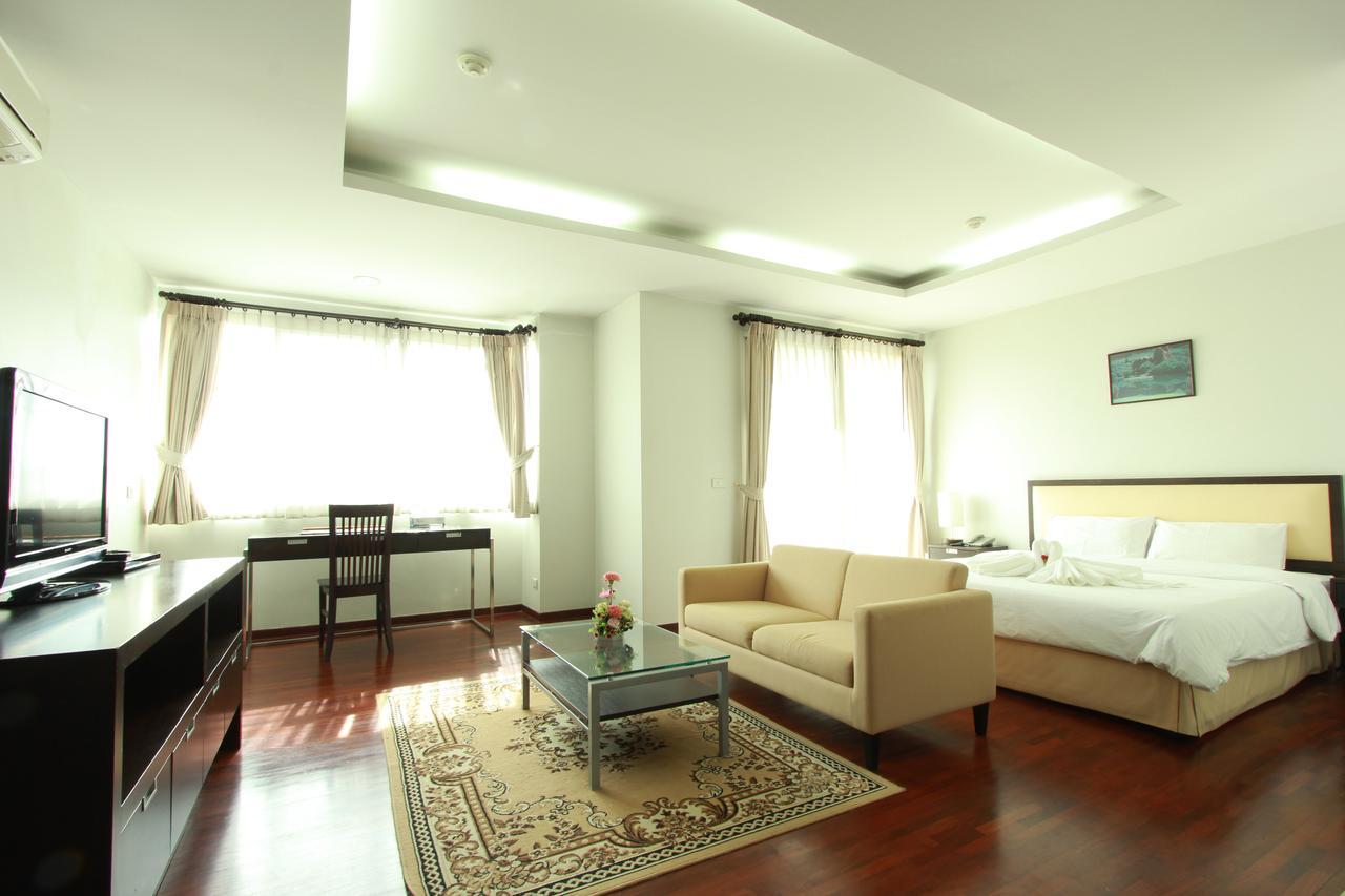 The Park 304 Executive Serviced Apartment Si Maha Phot Bagian luar foto