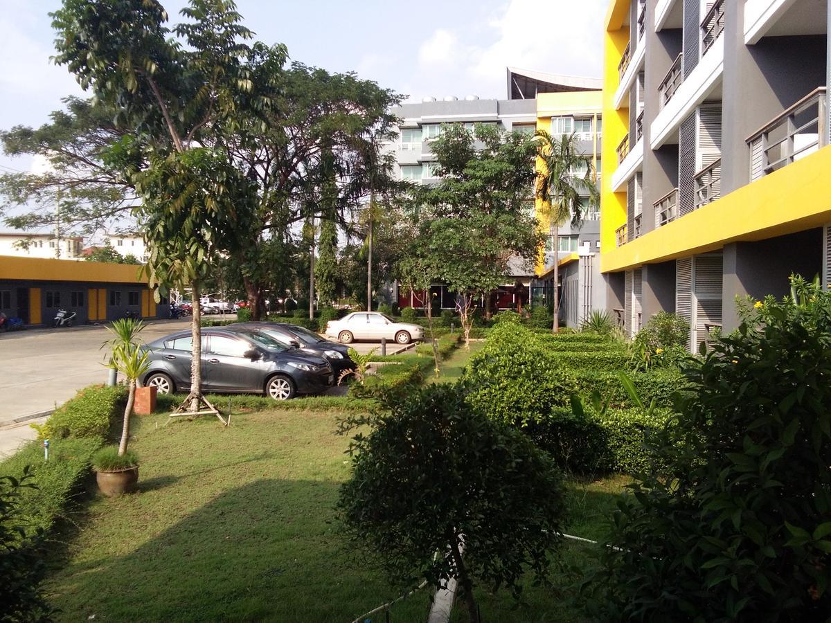 The Park 304 Executive Serviced Apartment Si Maha Phot Bagian luar foto