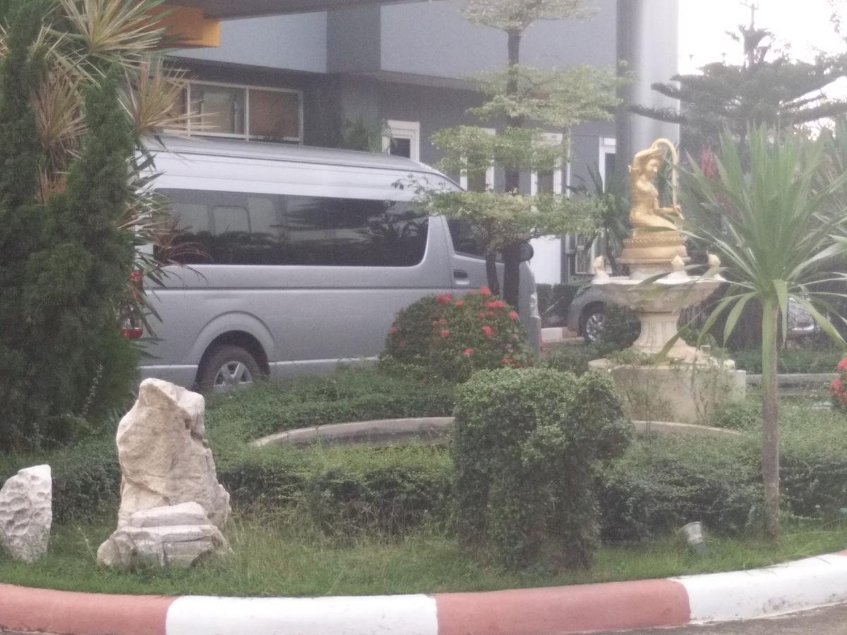 The Park 304 Executive Serviced Apartment Si Maha Phot Bagian luar foto