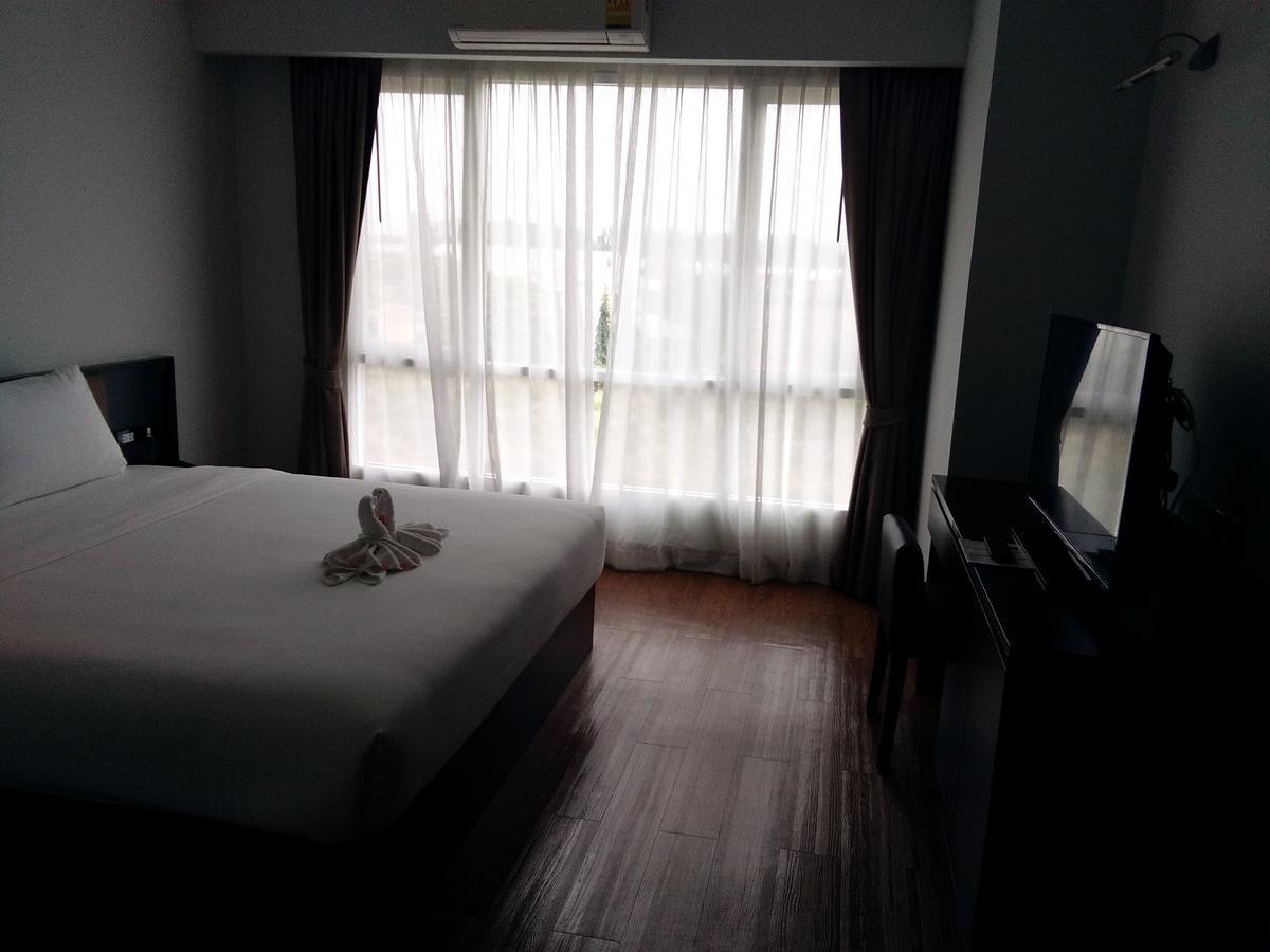 The Park 304 Executive Serviced Apartment Si Maha Phot Bagian luar foto
