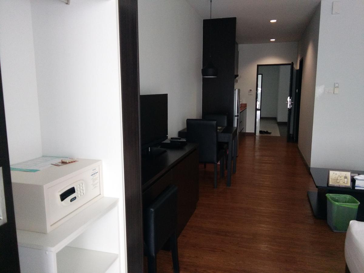 The Park 304 Executive Serviced Apartment Si Maha Phot Bagian luar foto
