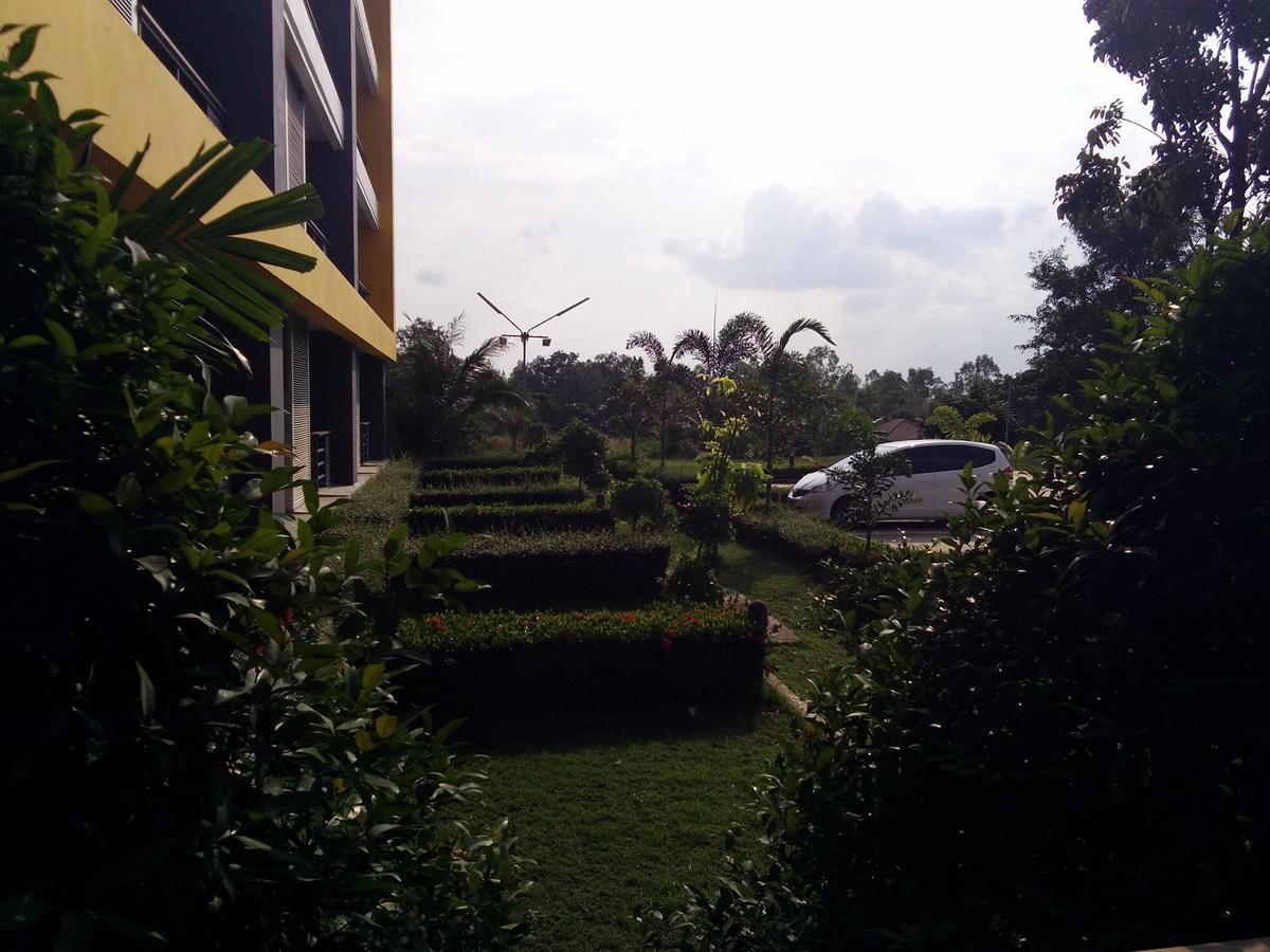 The Park 304 Executive Serviced Apartment Si Maha Phot Bagian luar foto